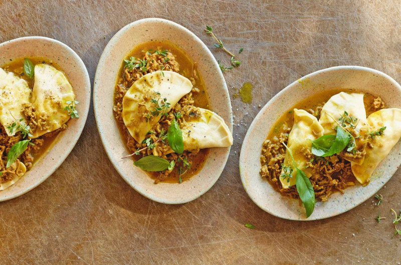 Ravioli aux champignons sur viande hachée