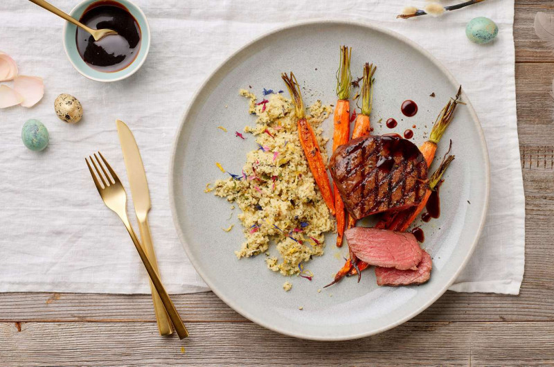 Filet de bœuf avec carottes et sauce balsamique