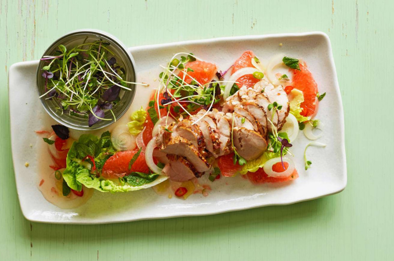 Salade de pomélo avec filet mignon de porc