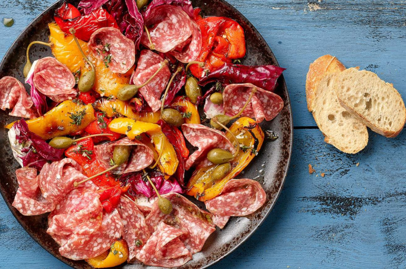 Salade de poivrons grillés et salami