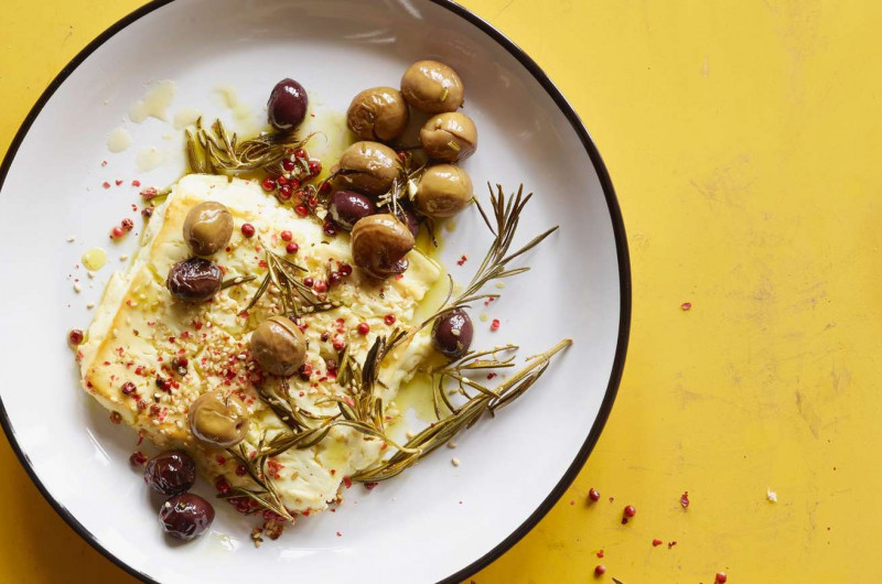 Olives et feta au four