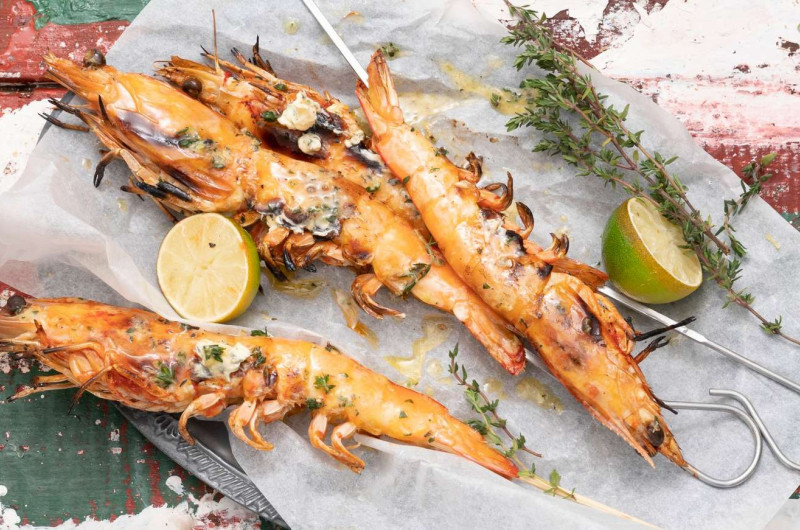 Brochettes de crevettes grillées