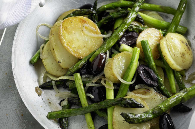 Poêlée d’asperges et de pommes de terre