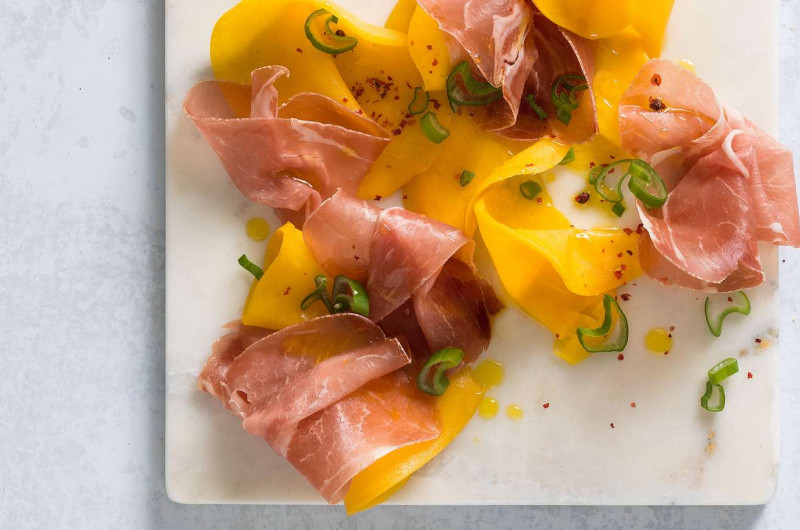 Carpaccio de mangue avec jambon cru