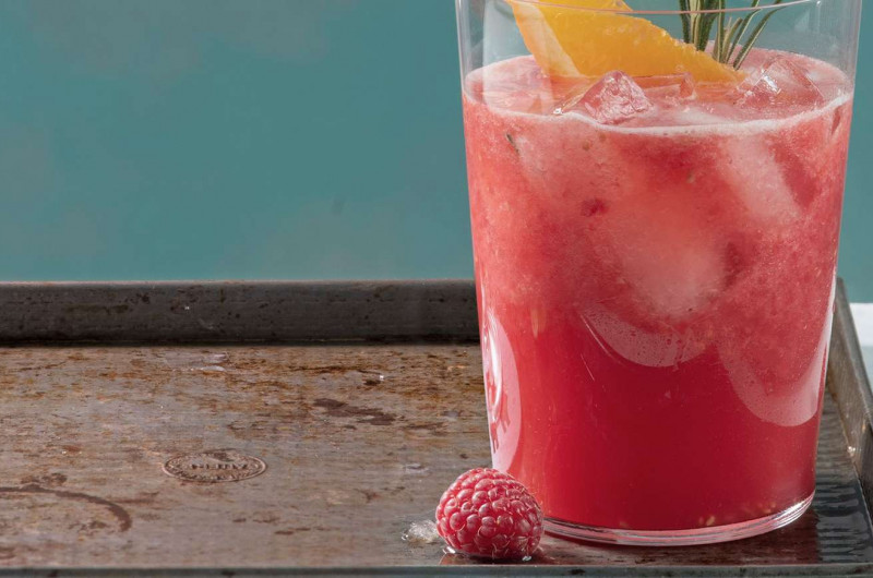 Punch à l'orange et aux framboises