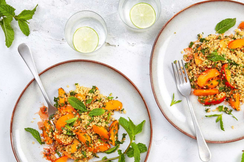 Salade d'abricots aux fines herbes avec boulgour
