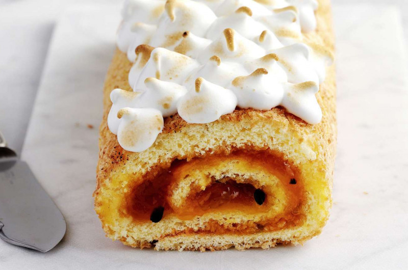 Roulade aux fruits de la passion avec meringues