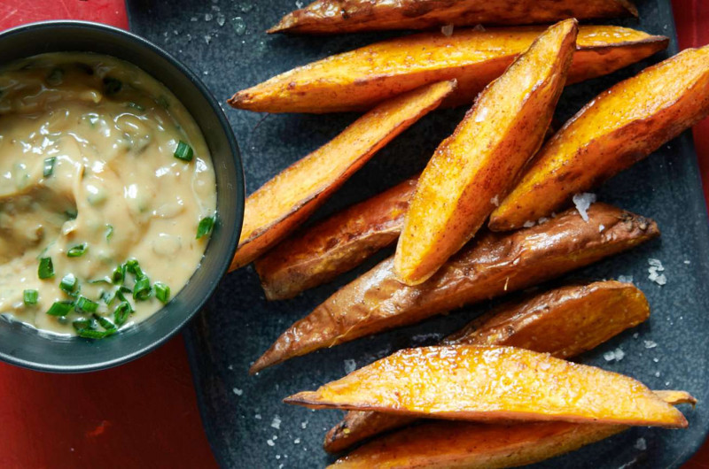 Patates douces avec sauce aux amandes et aux câpres