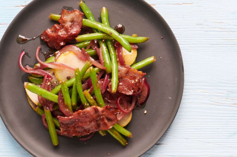 Salade de haricots verts au lard et aux poires