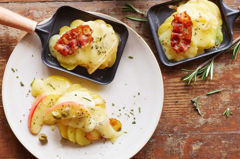 Raclette au poêlon avec pomme
