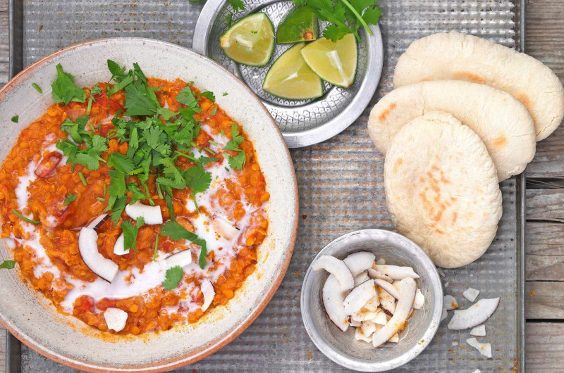 Dal aux tomates et à la noix de coco