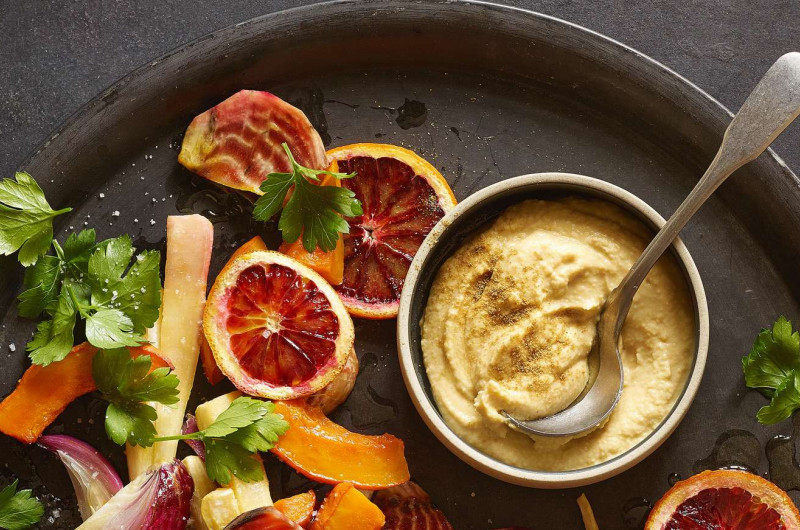 Légumes à l'orange sanguine avec houmous