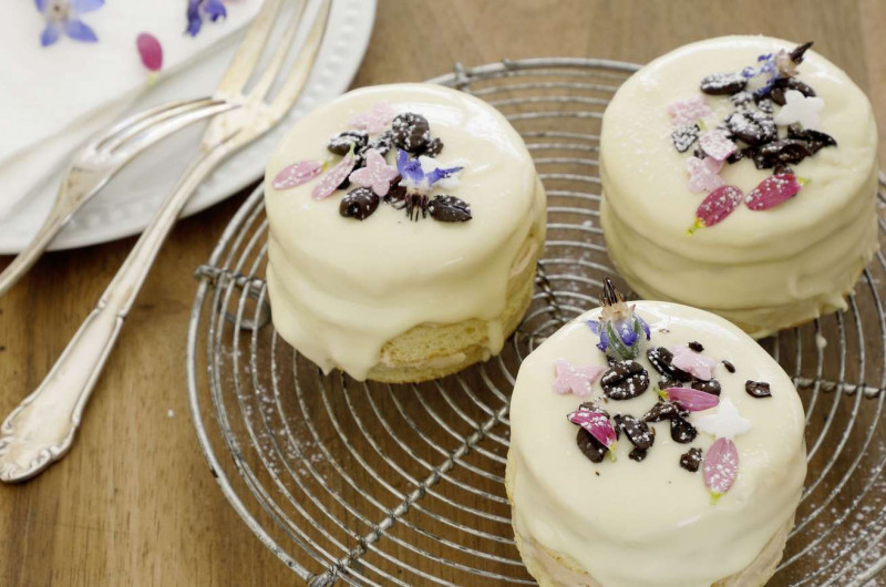 Petites génoises fourrées de crème moka