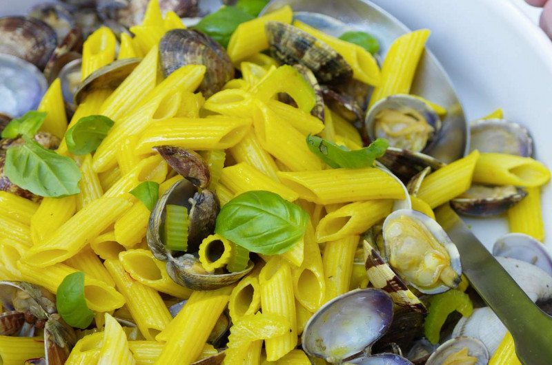 Penne au safran et aux vongole