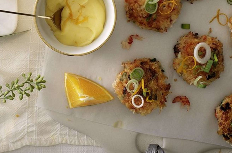 Galettes aux écrevisses avec mayonnaise à l’orange
