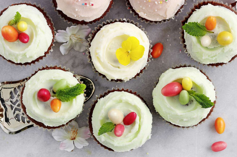 Cupcakes au chocolat avec déco de Pâques