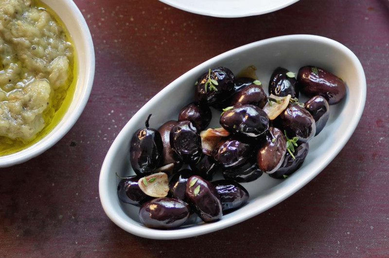 Olives à l’ail et au thym