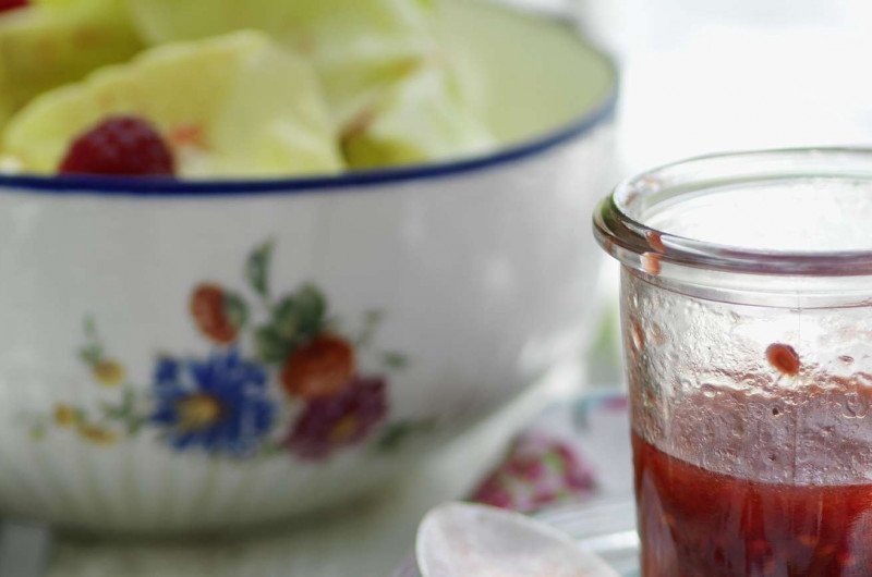 Laitue pommée et sauce aux framboises