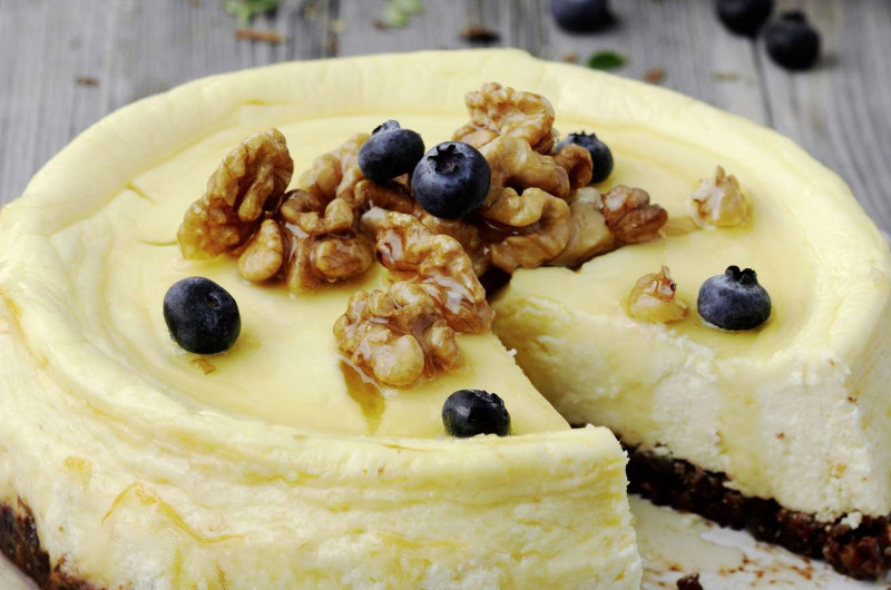 Cheesecake au lait de chèvre avec noix au miel