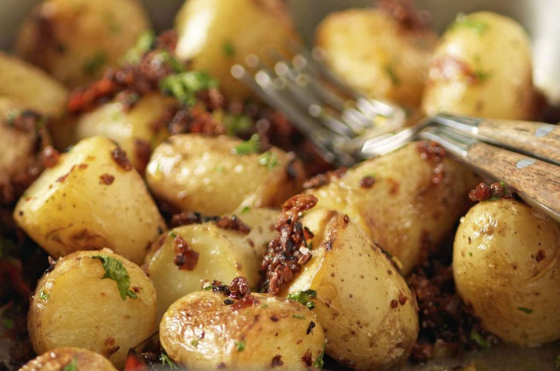 Pommes de terre rôties piquantes
