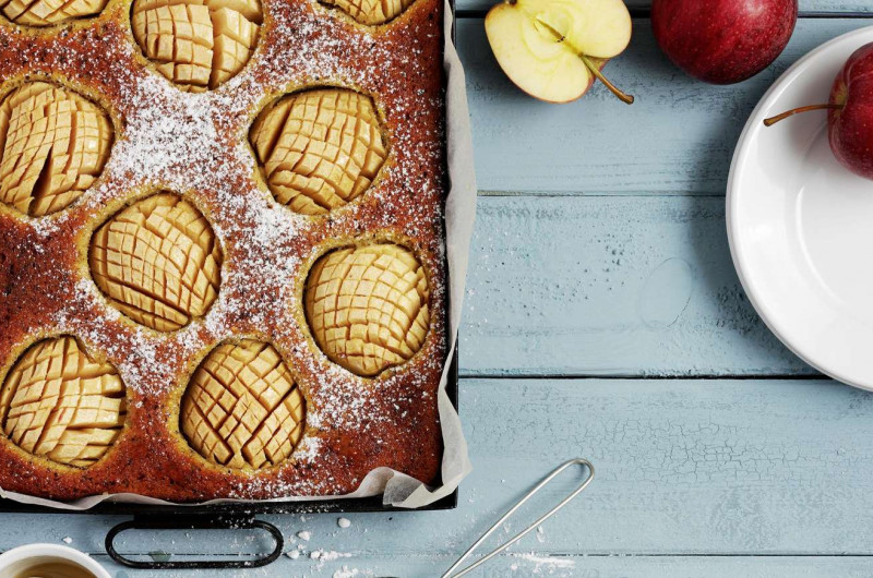 Gâteau aux pommes et à la semoule