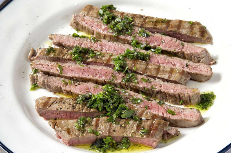 Bavette de flanchet avec sauce aux fines herbes