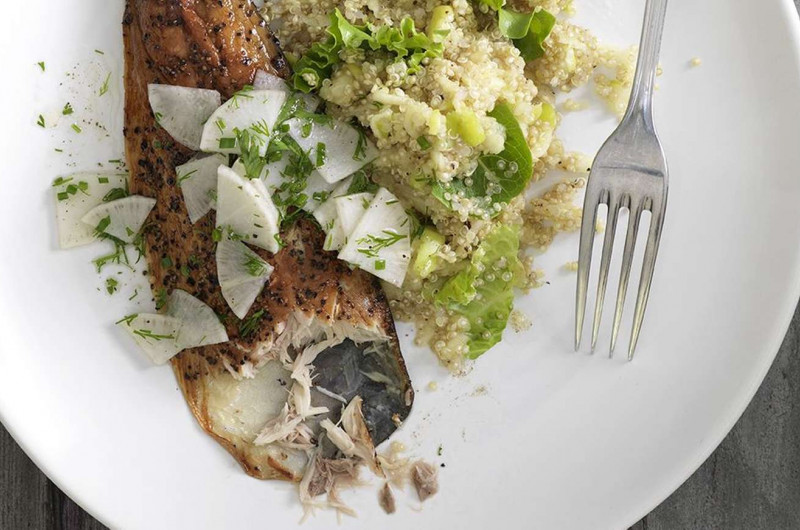 Maquereau avec quinoa et vinaigrette au radis long