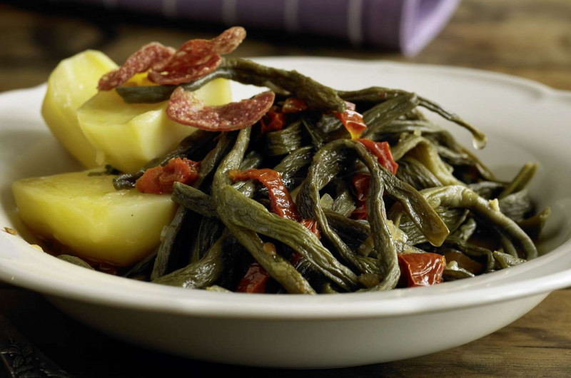 Potée de haricots verts séchés et de salsiz